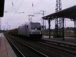 br-185-railpool/204282/185-686-3-mit-holzzug-aus-frankfurt 185 686-3 mit Holzzug aus Frankfurt Oder kam am 21.06.2012 durch Stendal.