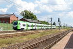 br-3429-stadler-flirt-3xl-5-teilig/669466/429-003-1-auf-einer-testfahrt-in 429 003-1 auf einer Testfahrt in Großwudicke und fuhr weiter in Richtung Stendal am 08.08.2019. Es wurden 41 Flirt 3 XL bei Stadler bestellt und sie sollen ab Dezember 2019 bei der S-Bahn Rhein-Ruhr und auf den nordrhein-westfälischen Regionalbahnlinien RB 32, RB 40 und RE 49 zum Einsatz kommen.