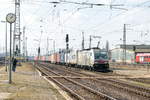 br-386/604652/386-020-2-metrans-rail-sro-mit 386 020-2 METRANS Rail s.r.o. mit einem Containerzug in Stendal und fuhr weiter in Richtung Magdeburg. 24.03.2018